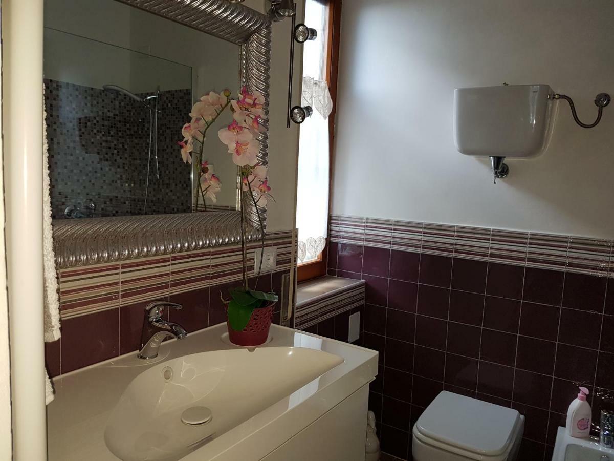 Antica Casa Di Famiglia Hotel Кастильоне дел Лаго Екстериор снимка