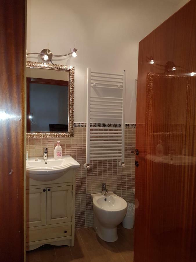 Antica Casa Di Famiglia Hotel Кастильоне дел Лаго Екстериор снимка
