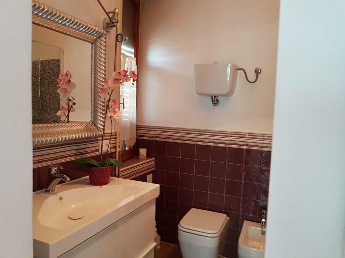Antica Casa Di Famiglia Hotel Кастильоне дел Лаго Екстериор снимка