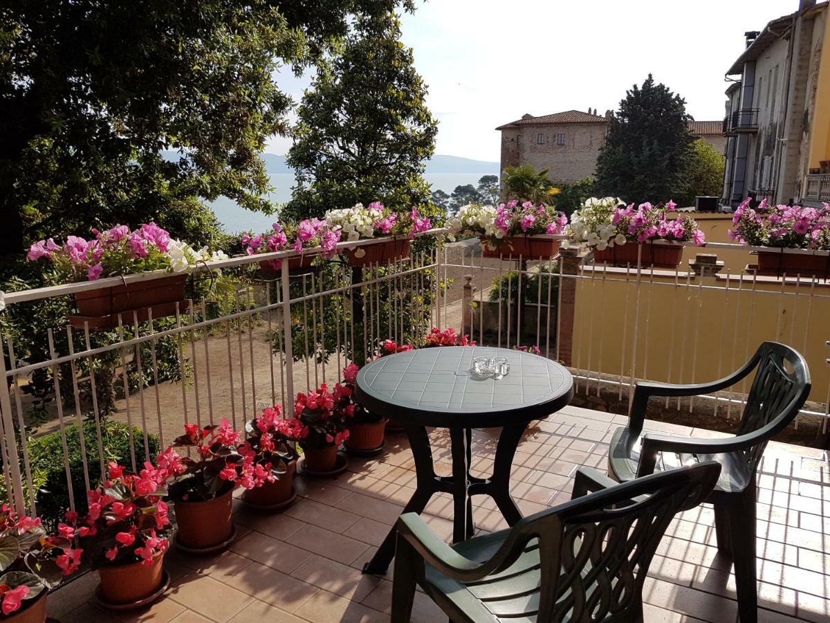 Antica Casa Di Famiglia Hotel Кастильоне дел Лаго Екстериор снимка