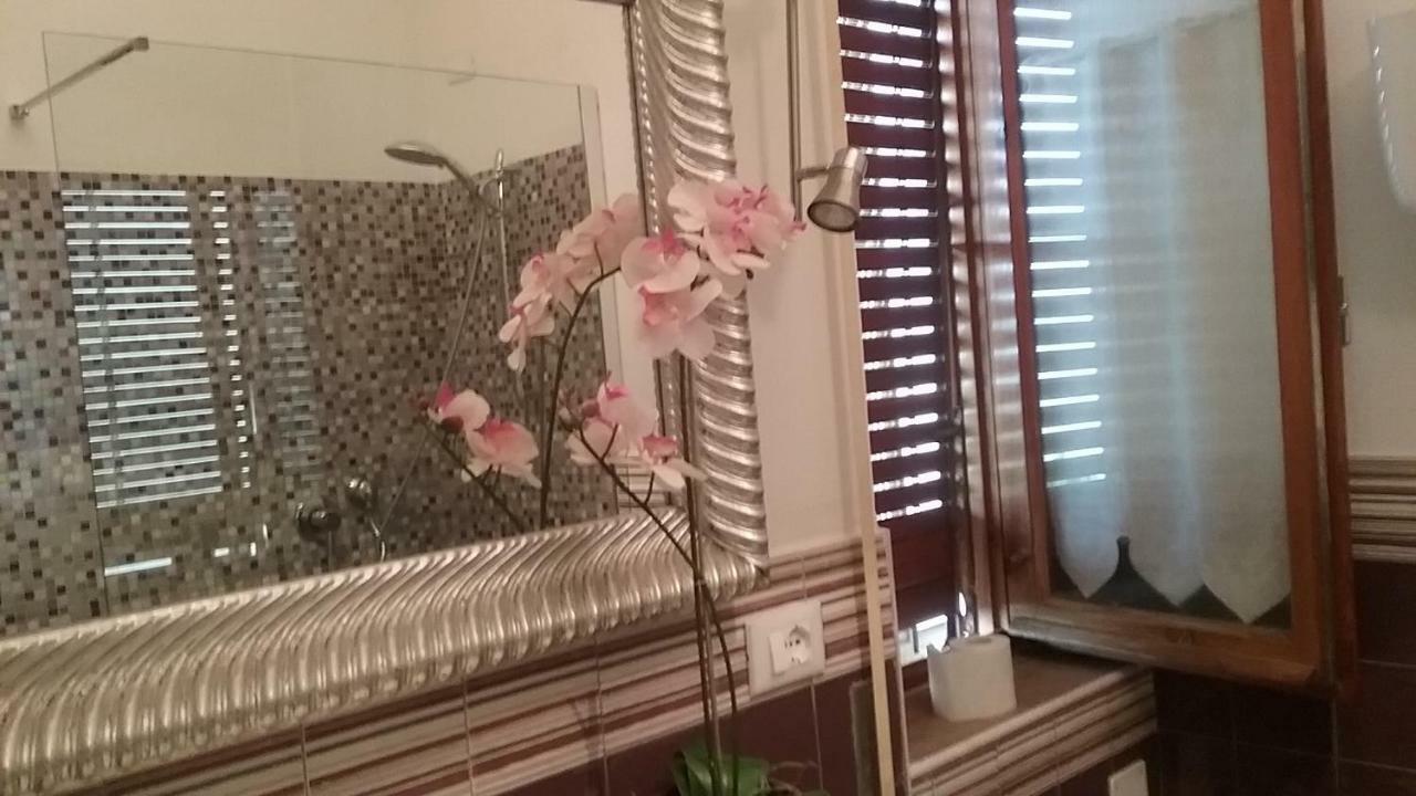 Antica Casa Di Famiglia Hotel Кастильоне дел Лаго Екстериор снимка